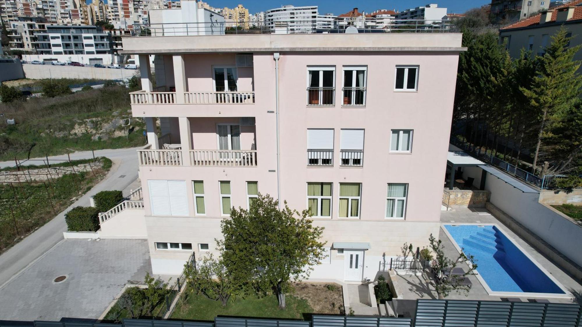 Apartment Apartments Villa Pjer - Pool & Private Parking Near Beach Znjan