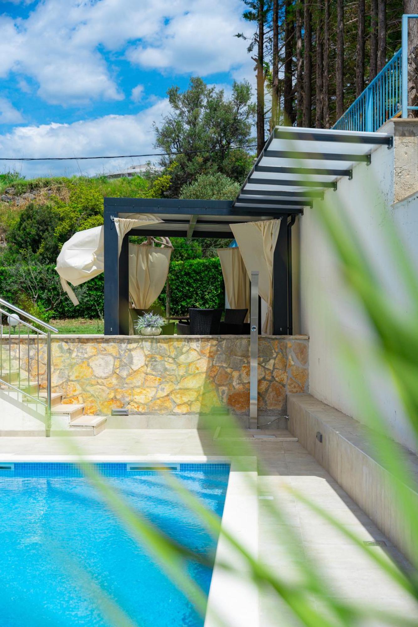 Apartment Apartments Villa Pjer - Pool & Private Parking Near Beach Znjan Split