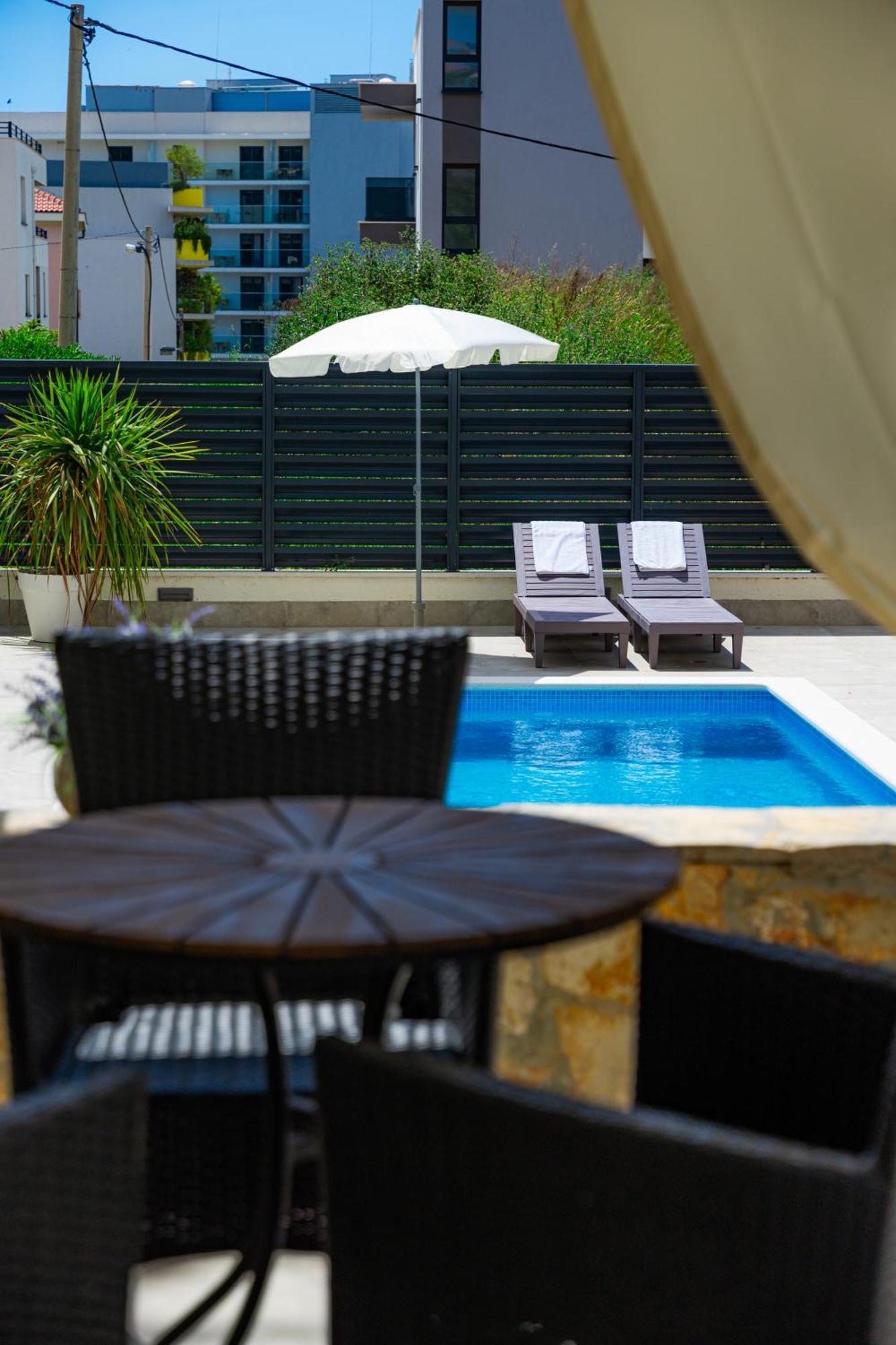 Apartment Apartments Villa Pjer - Pool & Private Parking Near Beach Znjan *