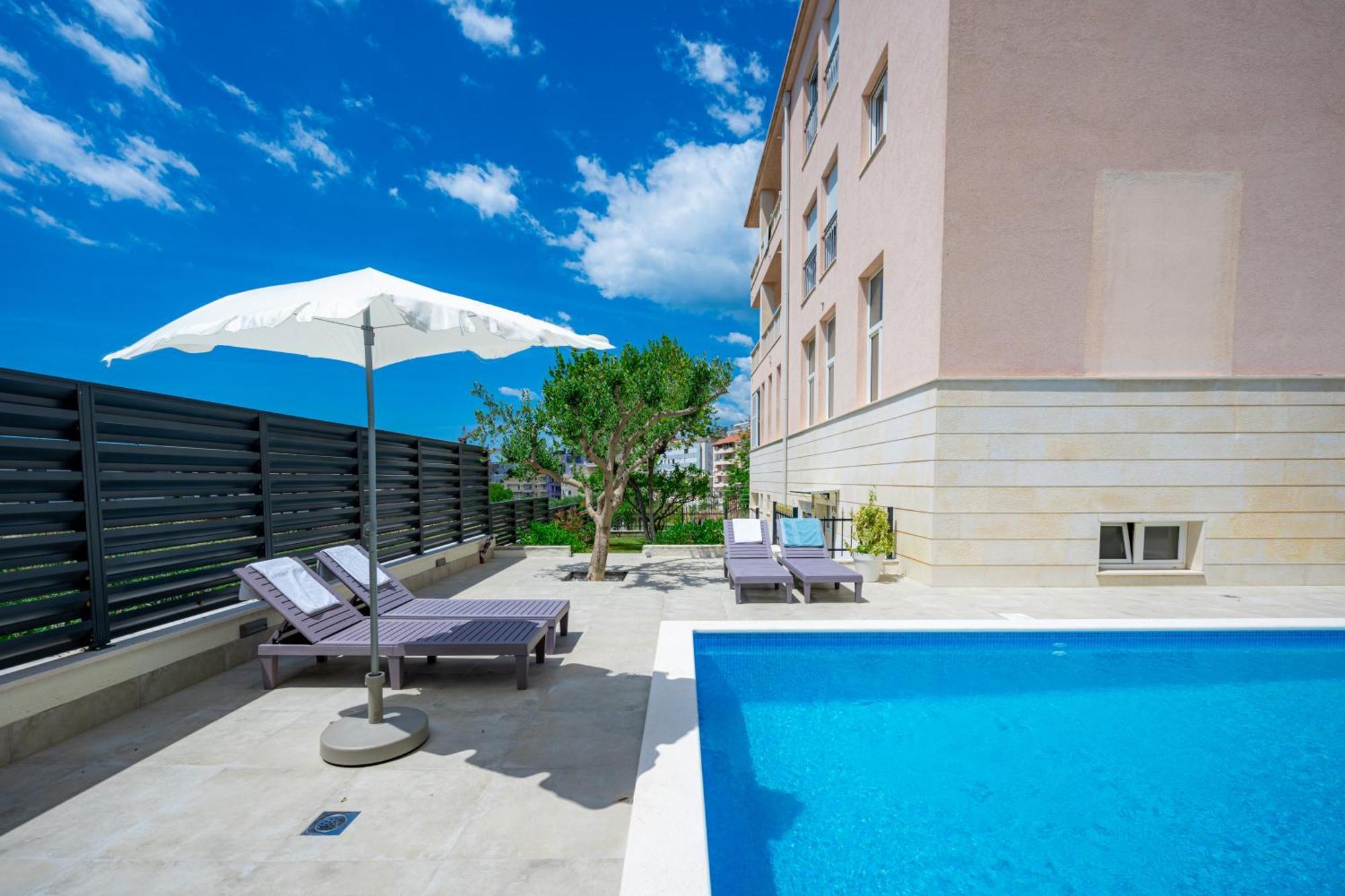 Apartment Apartments Villa Pjer - Pool & Private Parking Near Beach Znjan