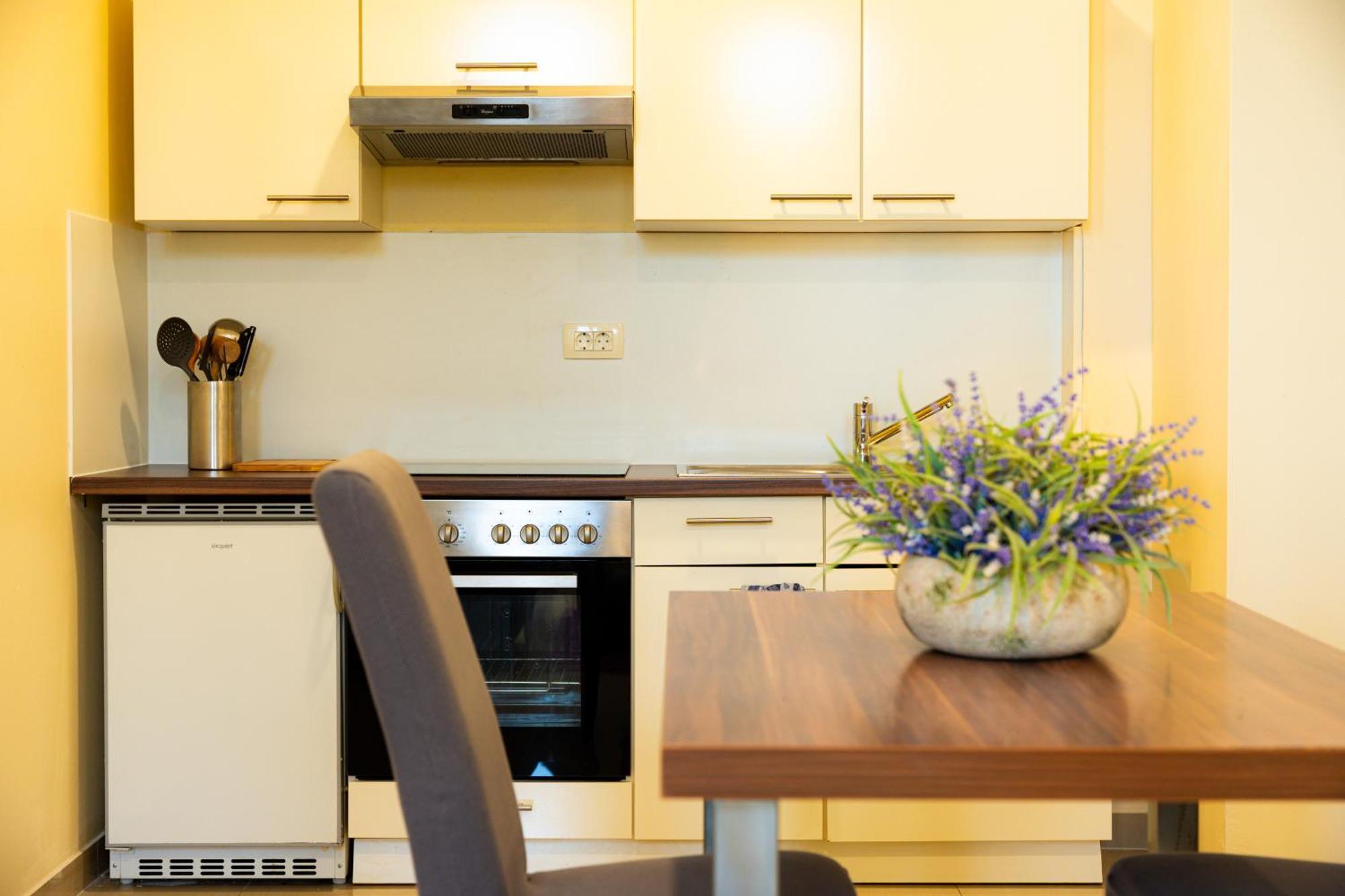 Apartments Villa Pjer - Pool & Private Parking Near Beach Znjan Apartment