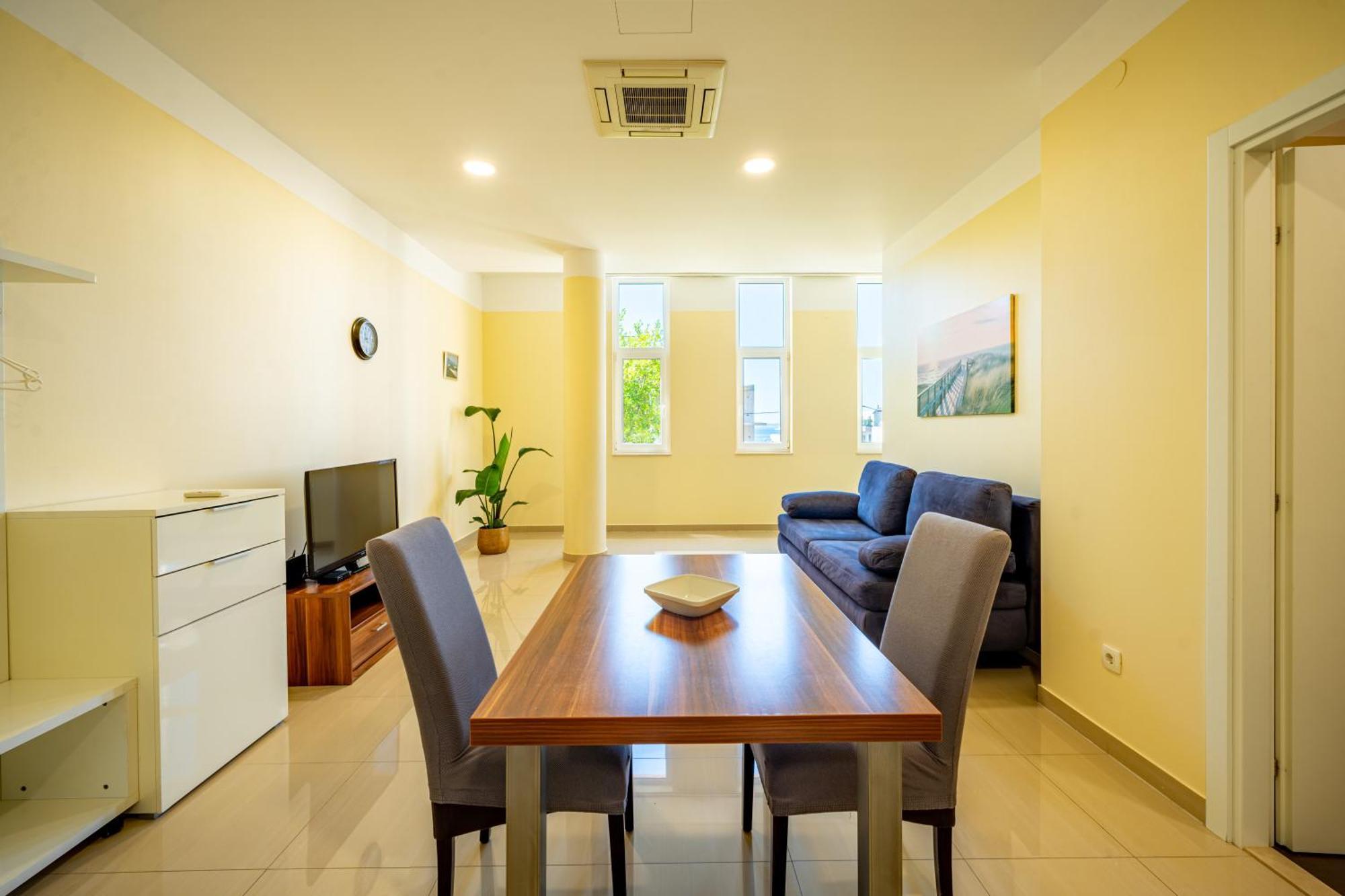 Apartments Villa Pjer - Pool & Private Parking Near Beach Znjan Apartment Split