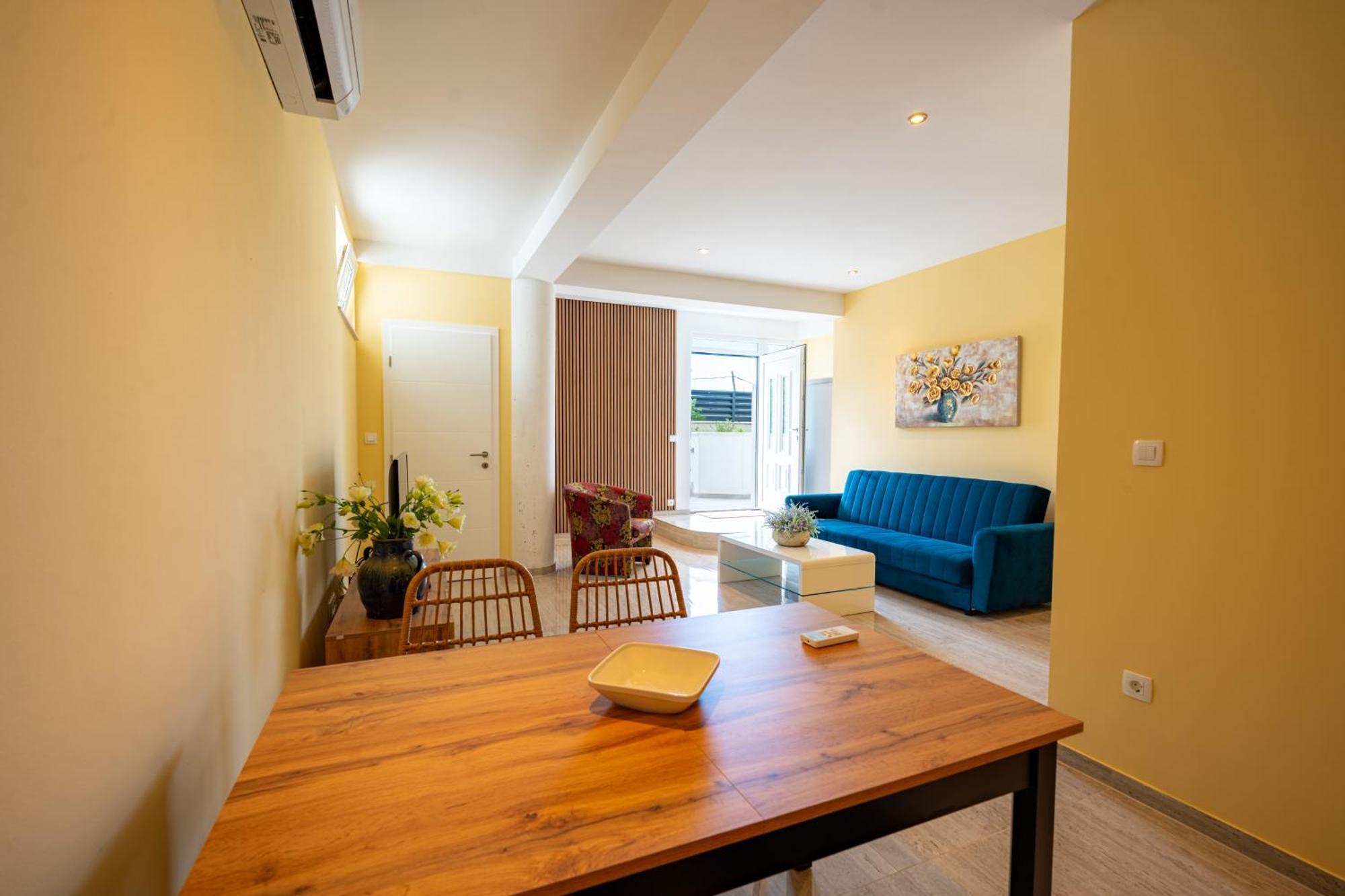 Apartments Villa Pjer - Pool & Private Parking Near Beach Znjan Apartment