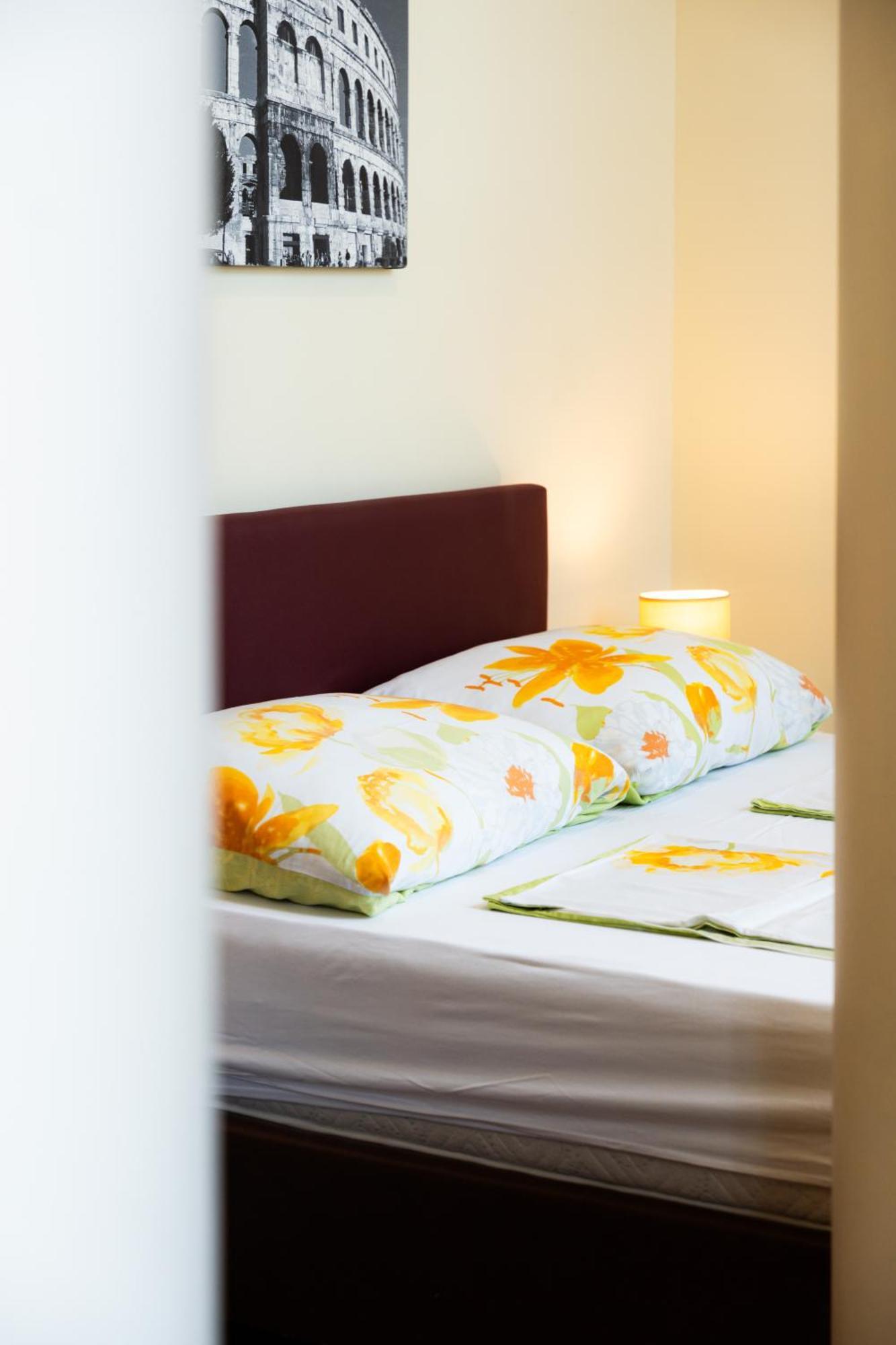 Apartment Apartments Villa Pjer - Pool & Private Parking Near Beach Znjan