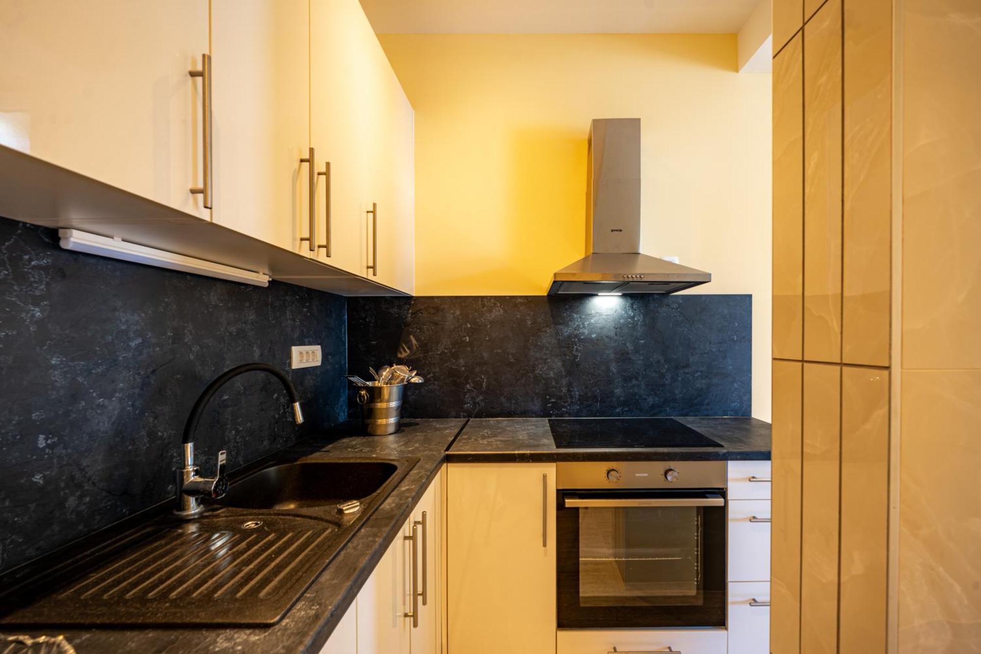 Apartments Villa Pjer - Pool & Private Parking Near Beach Znjan *