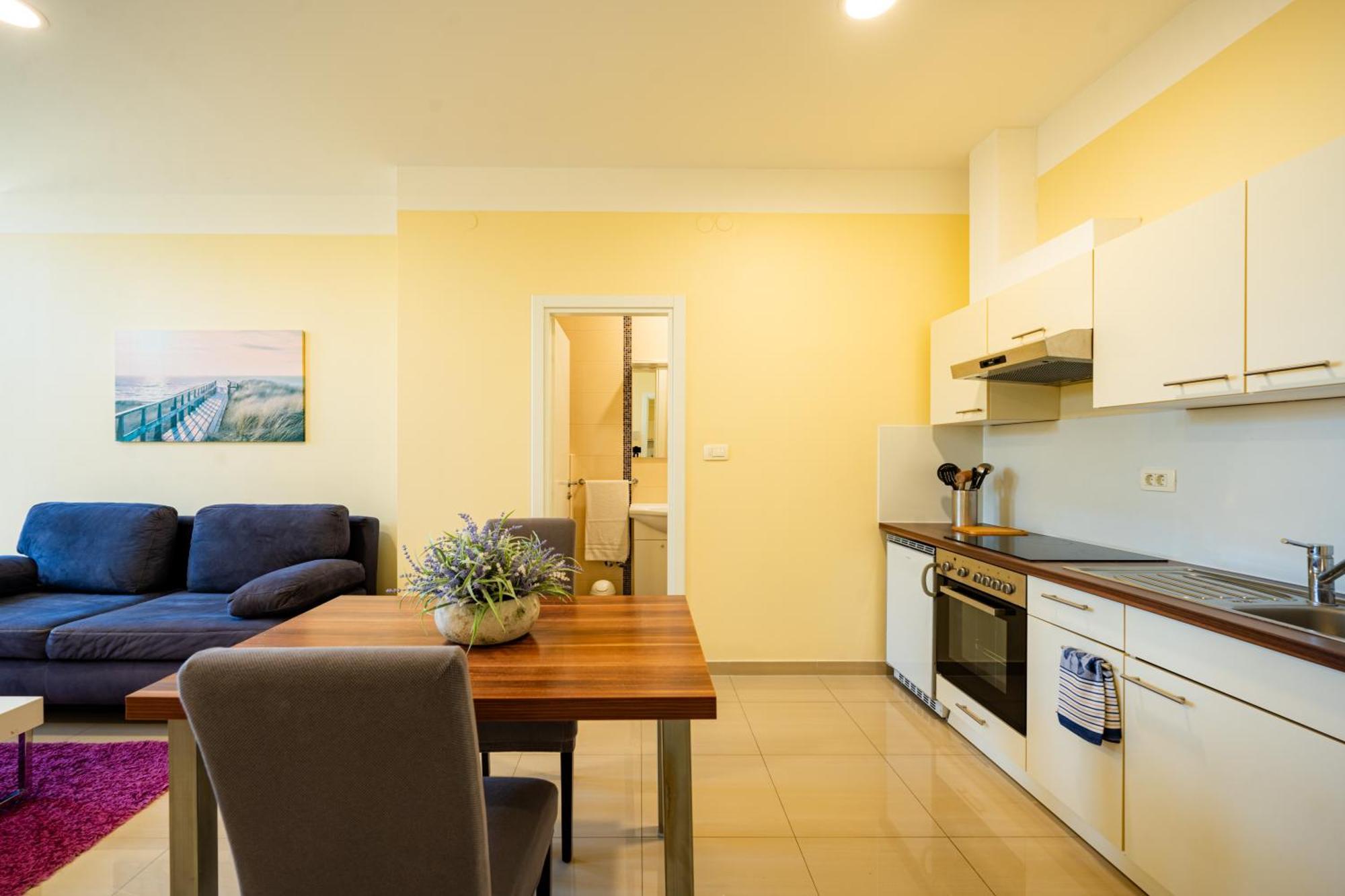 Apartments Villa Pjer - Pool & Private Parking Near Beach Znjan * Split