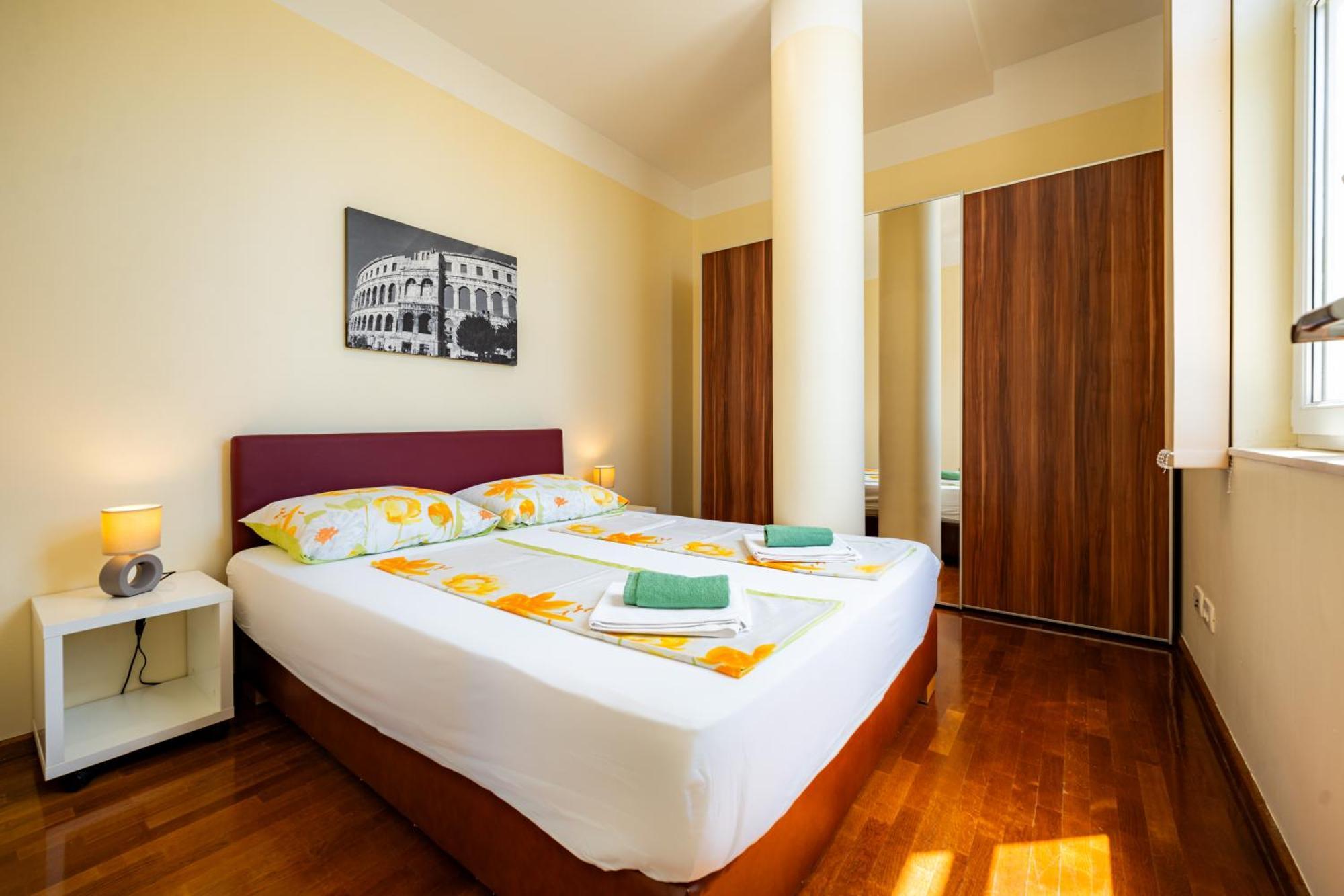 Apartments Villa Pjer - Pool & Private Parking Near Beach Znjan Apartment Split