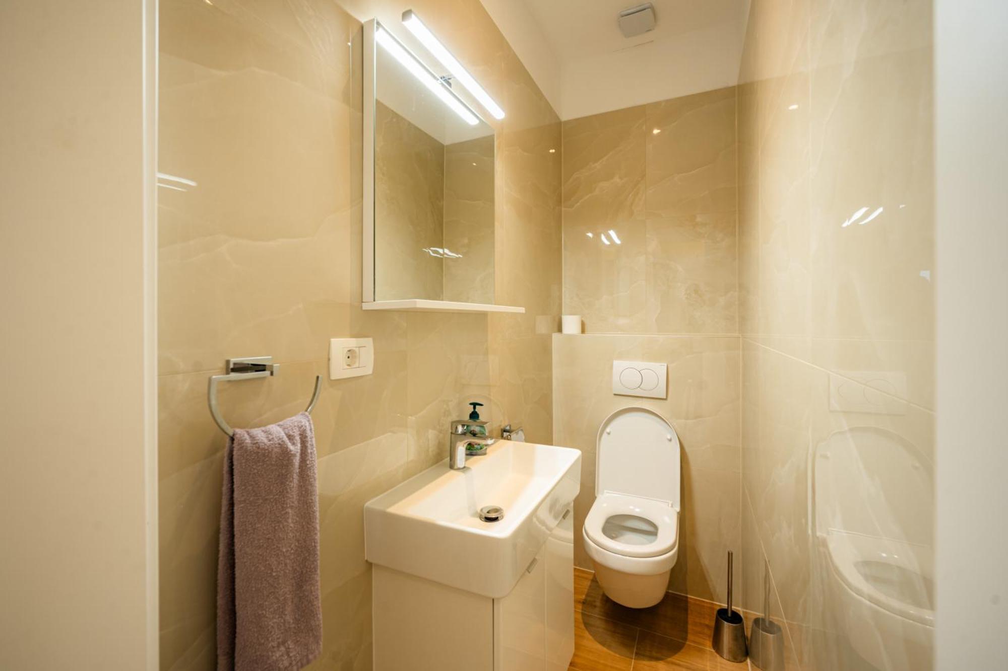Apartments Villa Pjer - Pool & Private Parking Near Beach Znjan Split