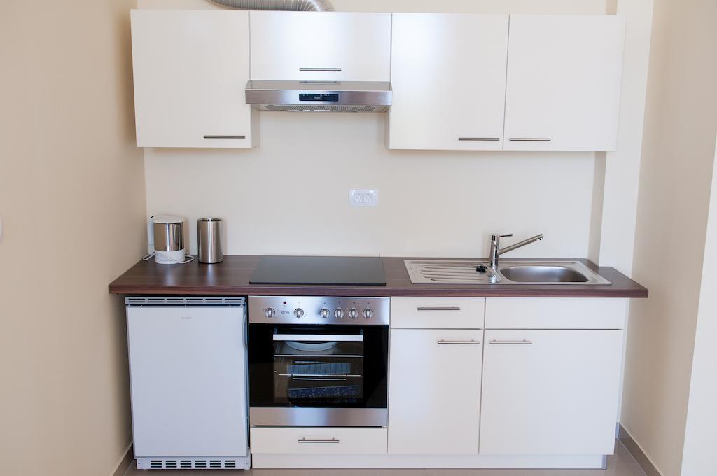 Apartments Villa Pjer - Pool & Private Parking Near Beach Znjan *