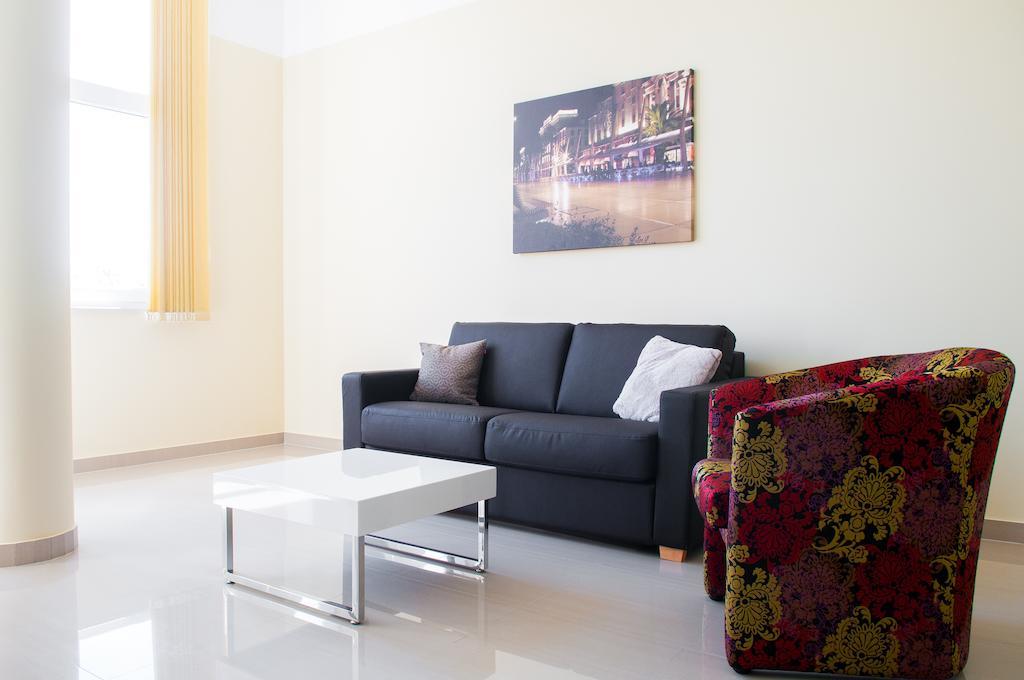 Apartment Apartments Villa Pjer - Pool & Private Parking Near Beach Znjan