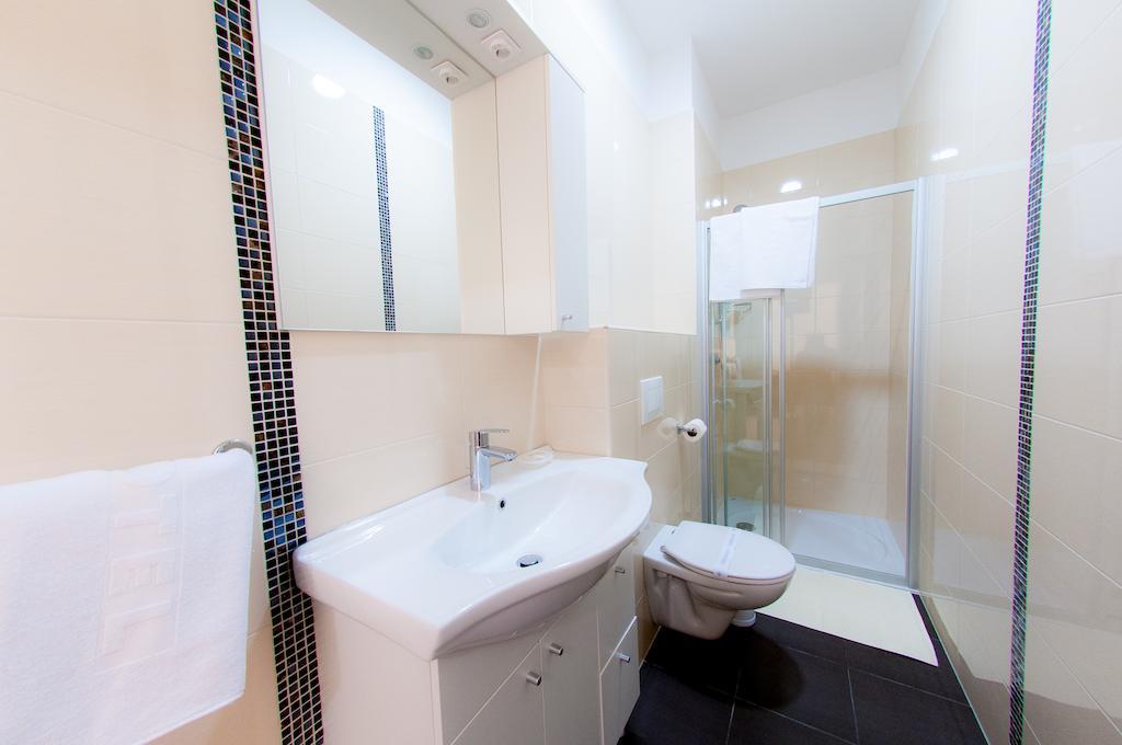 Apartments Villa Pjer - Pool & Private Parking Near Beach Znjan Apartment Split